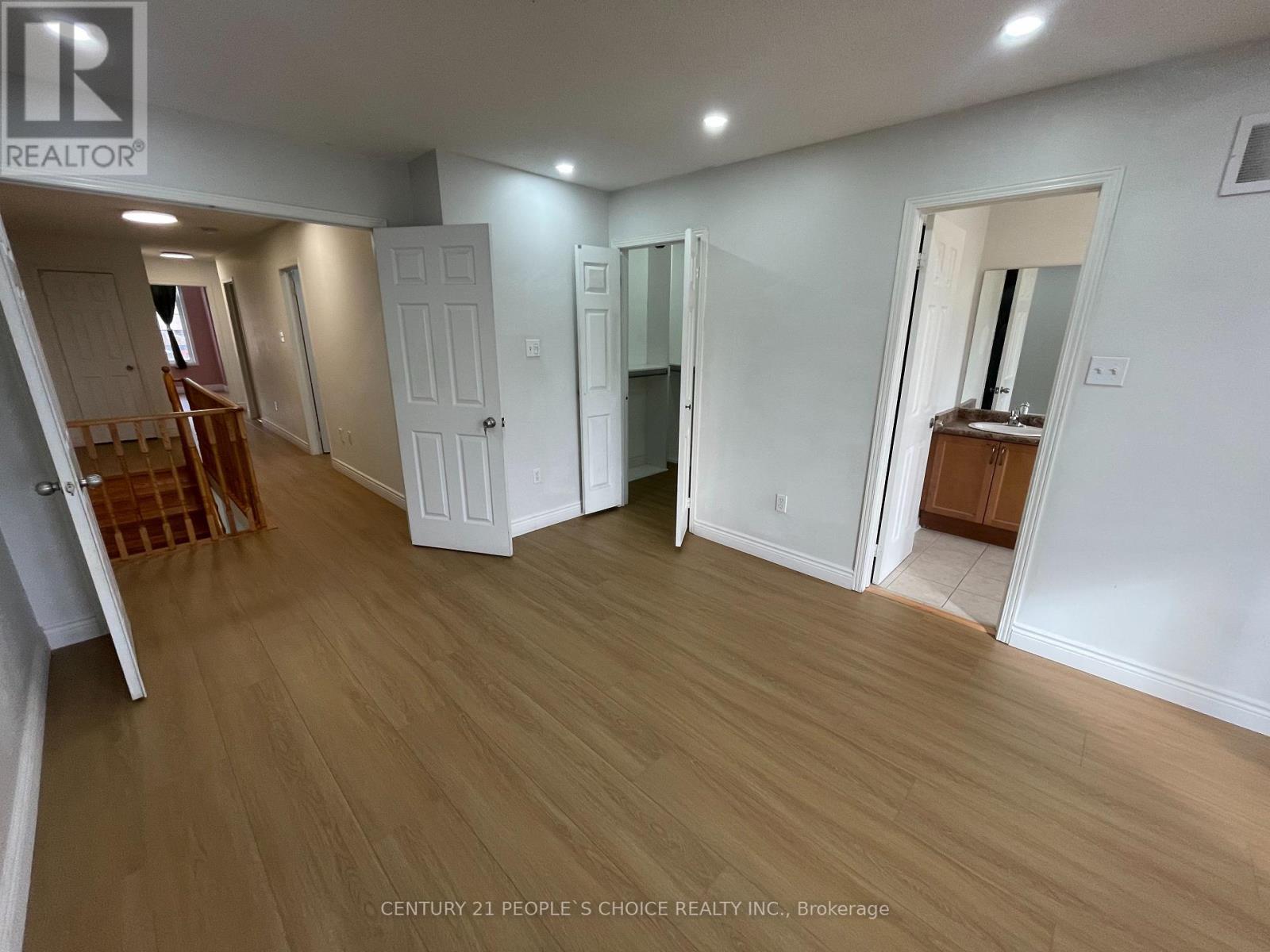 51 Portrush Trail, Brampton, Ontario L6X 0R2 - Photo 8 - W12563190