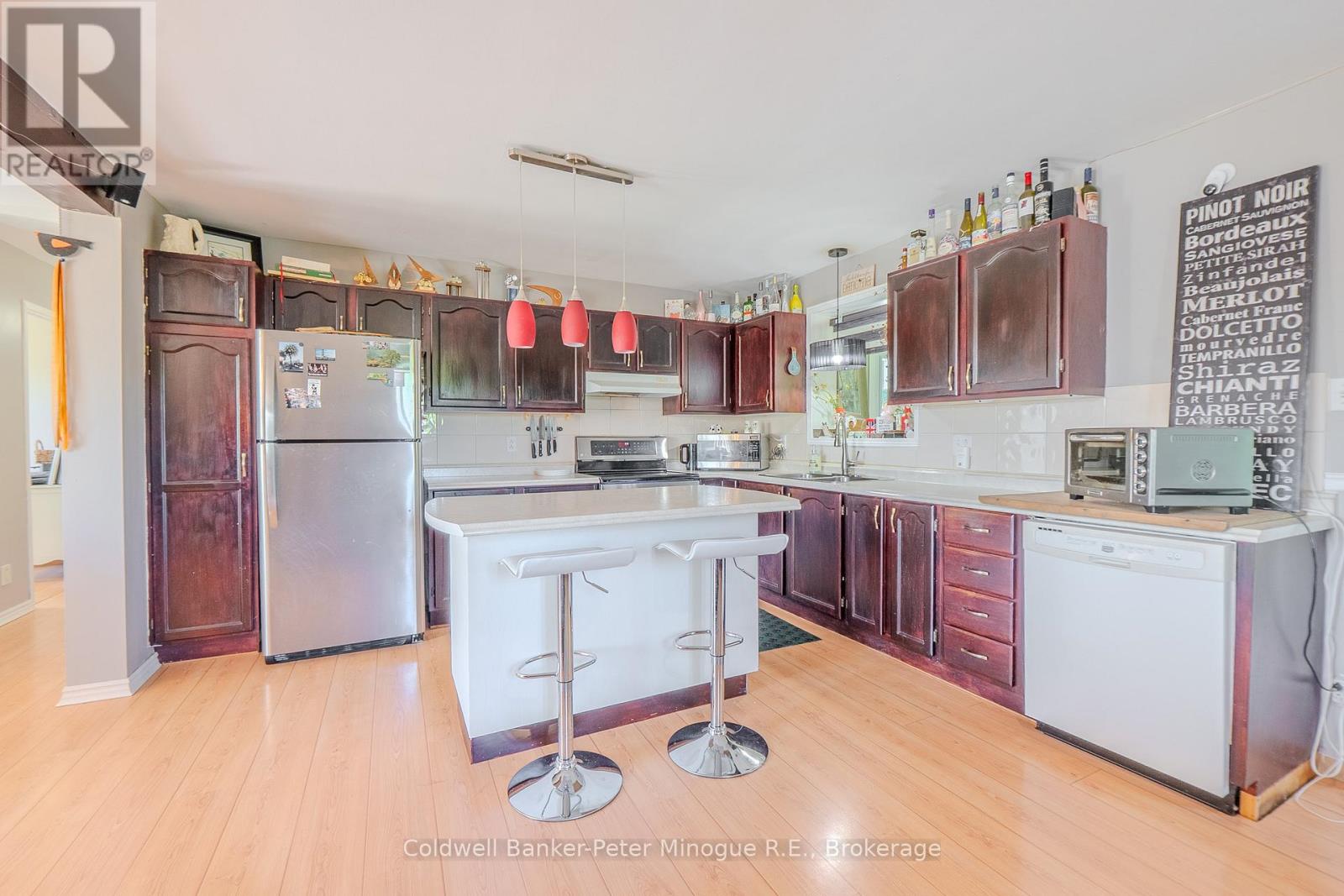 54 Lakeshore Drive, Temagami, Ontario  P0H 2H0 - Photo 6 - X12400967