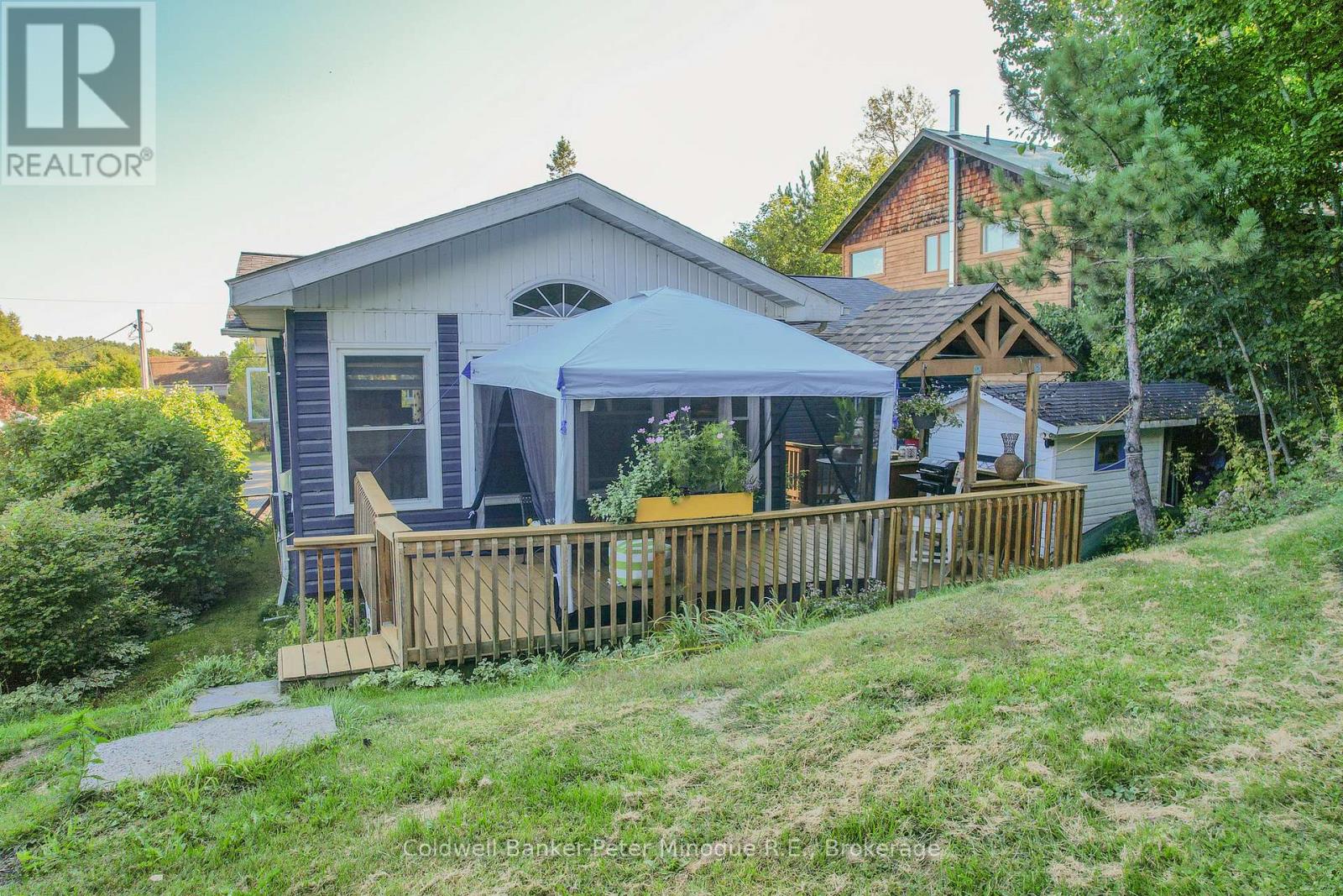 54 Lakeshore Drive, Temagami, Ontario  P0H 2H0 - Photo 4 - X12400967