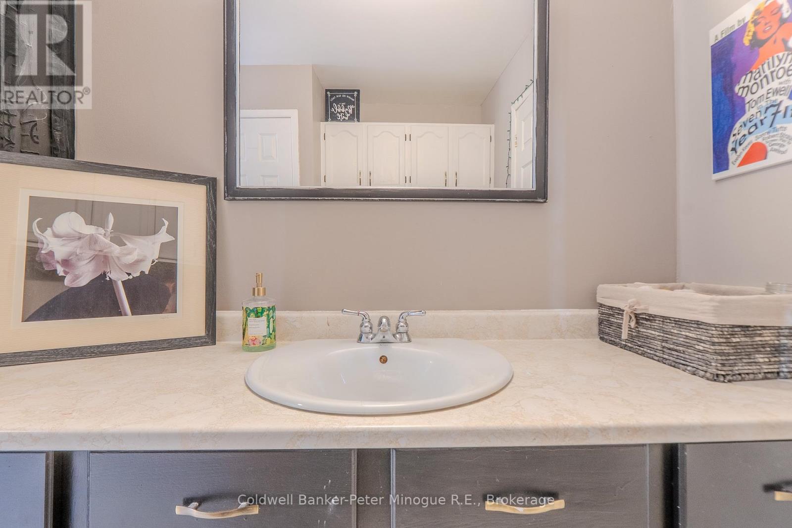 54 Lakeshore Drive, Temagami, Ontario  P0H 2H0 - Photo 14 - X12400967