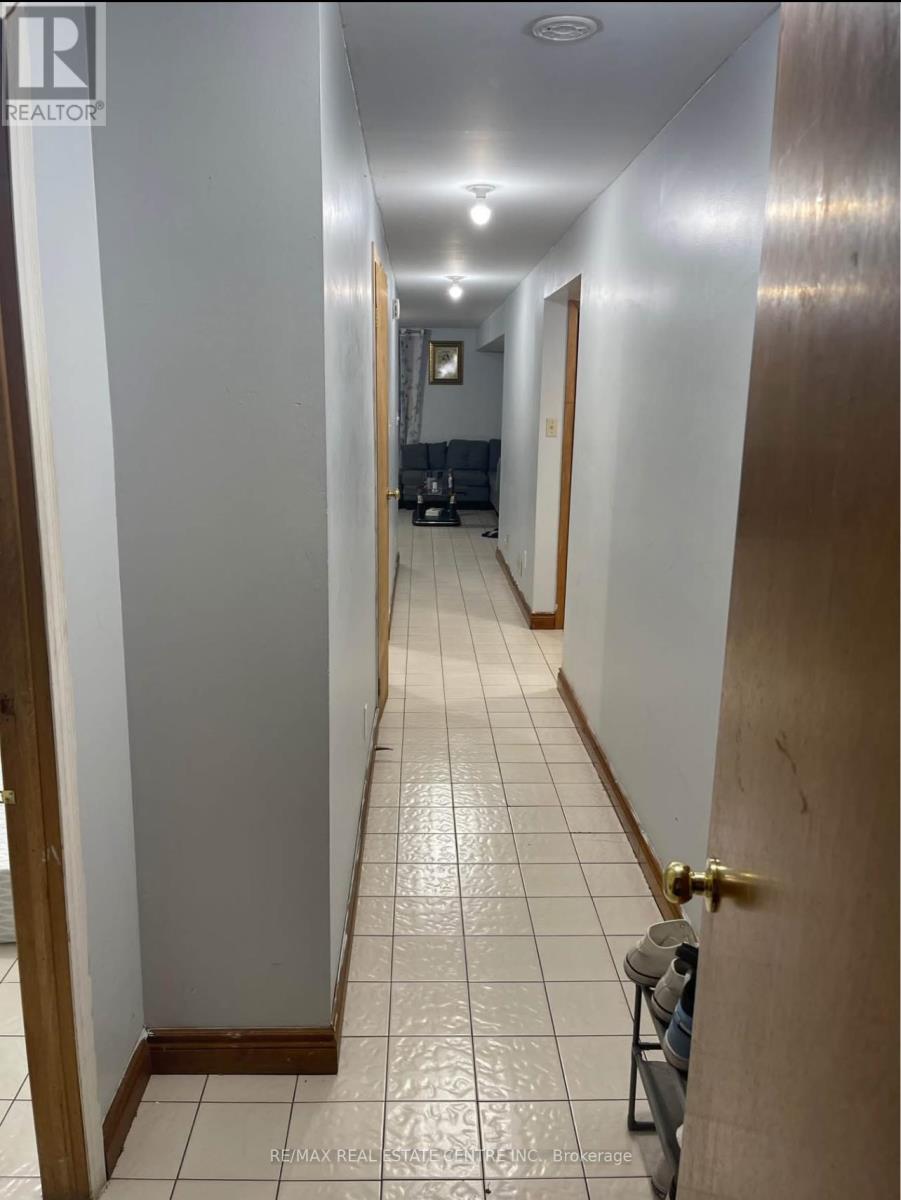 Basement - 39 Fallway Road, Brampton, Ontario  L6V 3H1 - Photo 4 - W12588450