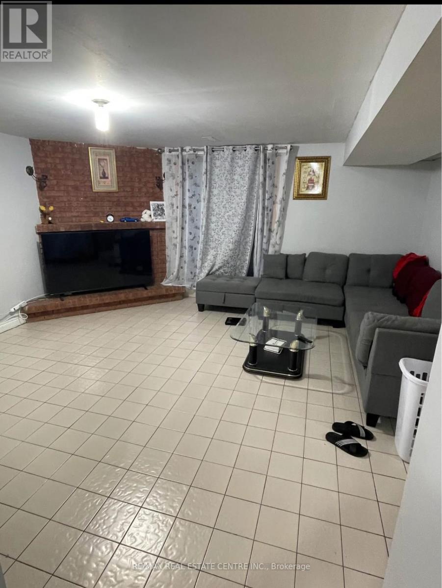Basement - 39 Fallway Road, Brampton, Ontario  L6V 3H1 - Photo 8 - W12588450