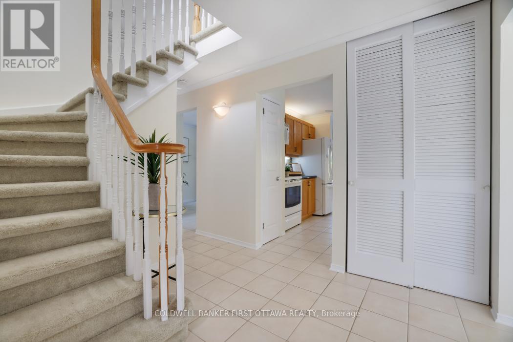 338 Liard Street, Ottawa, Ontario  K2S 1J8 - Photo 5 - X12571630