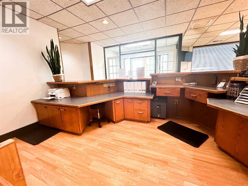 4908 50 Street, Ponoka, Alberta  T4J 1R6 - Photo 2 - A2236437