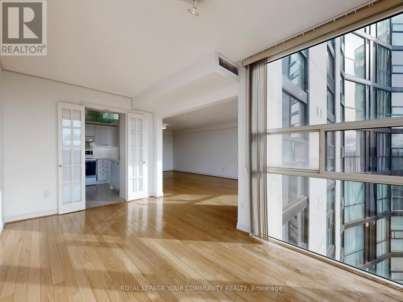 810 - 30 Harding Boulevard W, Richmond Hill, Ontario  L4C 9M3 - Photo 11 - N12588472