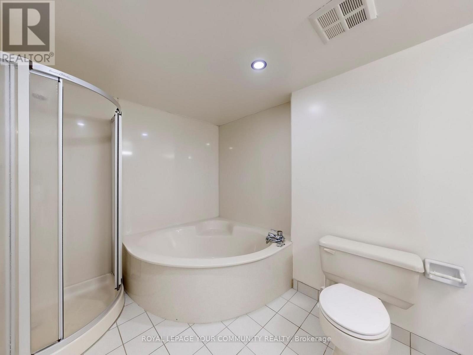 810 - 30 Harding Boulevard W, Richmond Hill, Ontario  L4C 9M3 - Photo 16 - N12588472