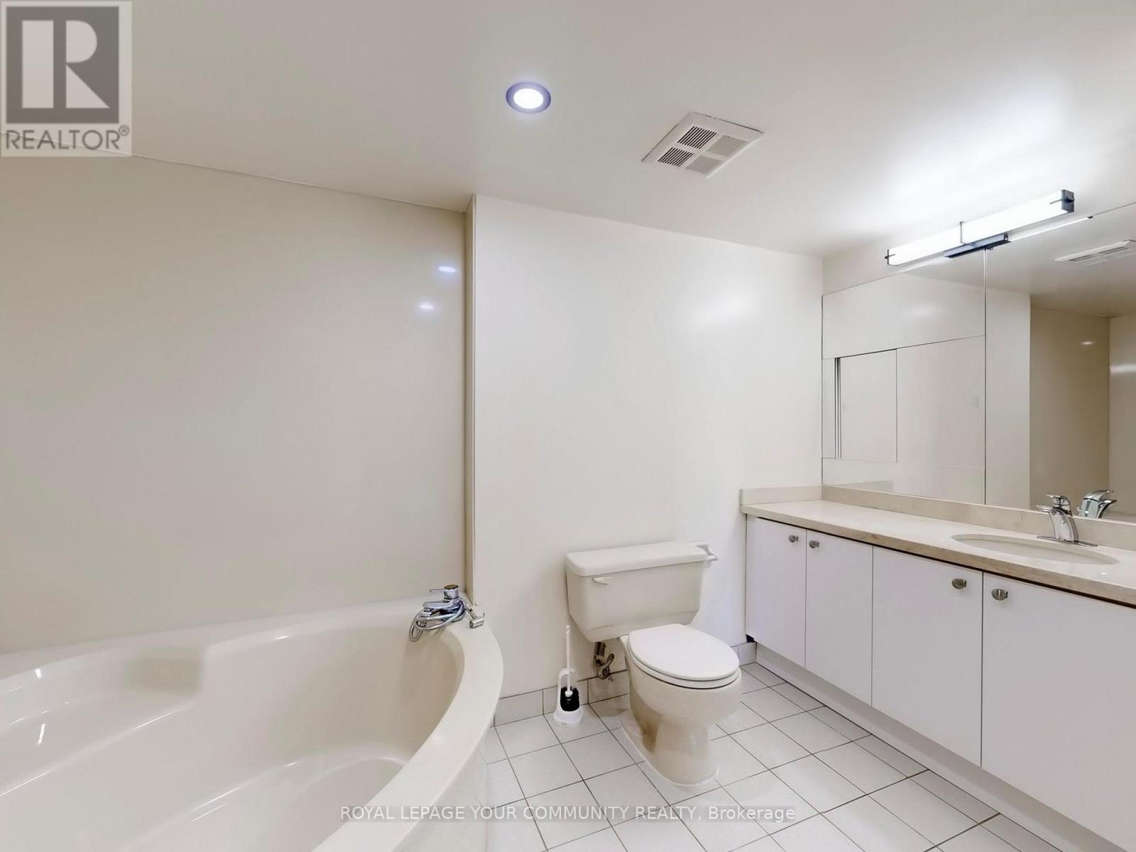 810 - 30 Harding Boulevard W, Richmond Hill, Ontario  L4C 9M3 - Photo 17 - N12588472