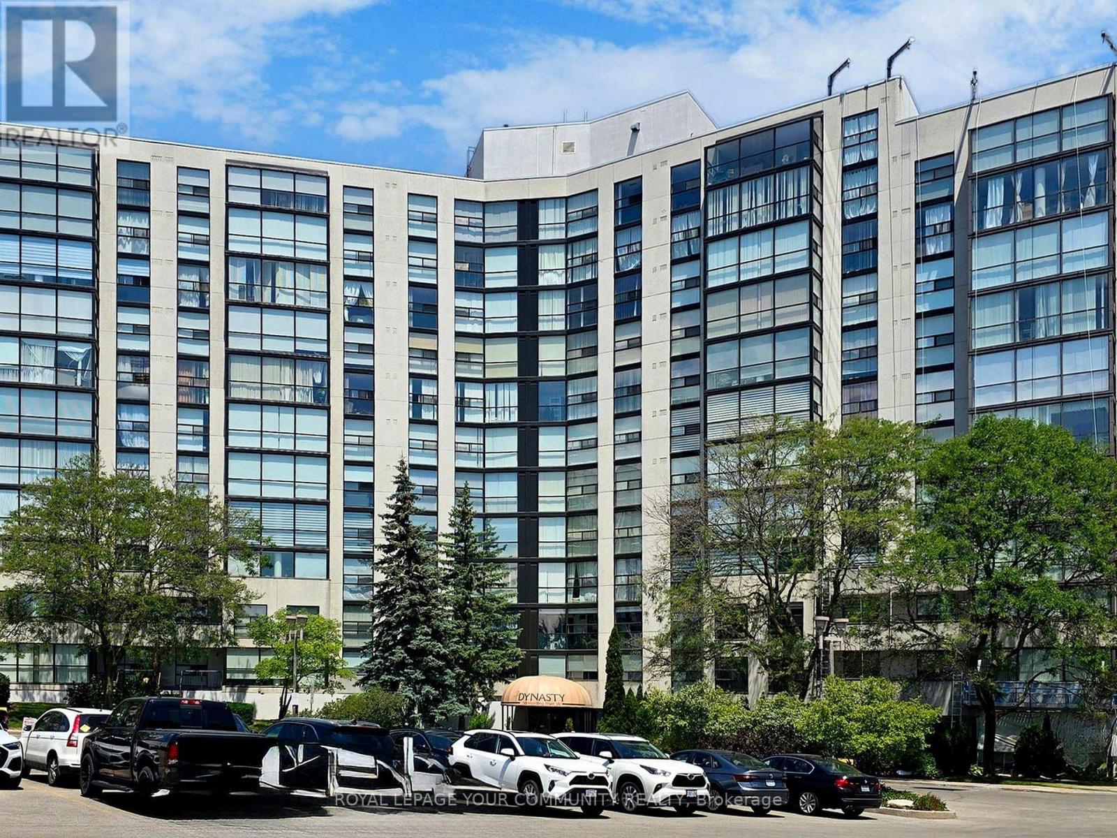 810 - 30 Harding Boulevard W, Richmond Hill, Ontario  L4C 9M3 - Photo 2 - N12588472