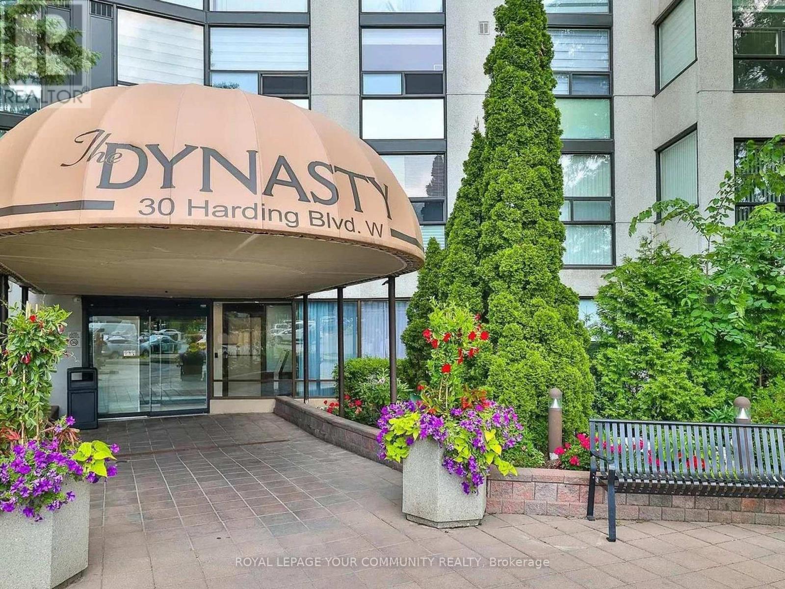 810 - 30 Harding Boulevard W, Richmond Hill, Ontario  L4C 9M3 - Photo 3 - N12588472