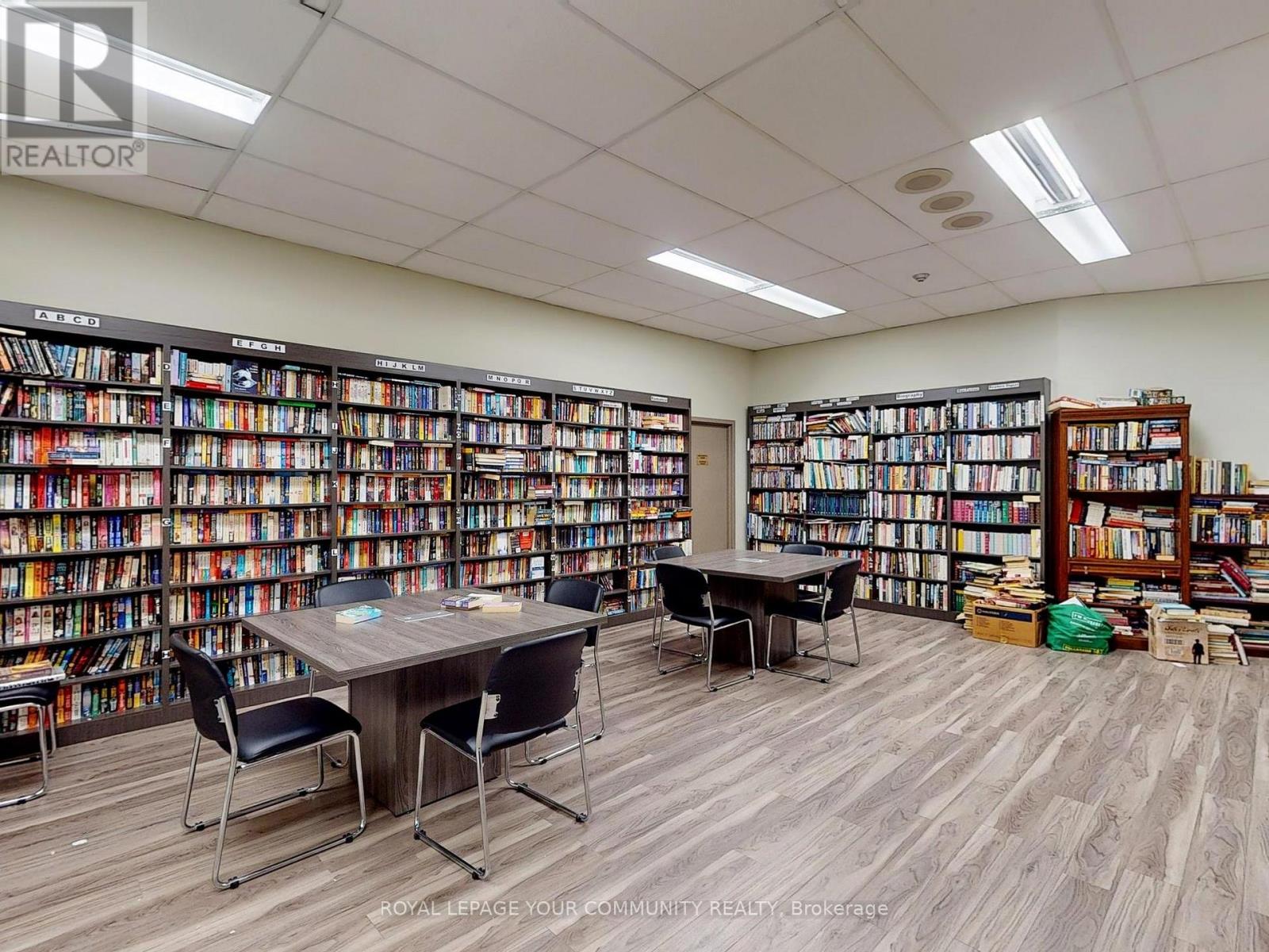 810 - 30 Harding Boulevard W, Richmond Hill, Ontario  L4C 9M3 - Photo 32 - N12588472