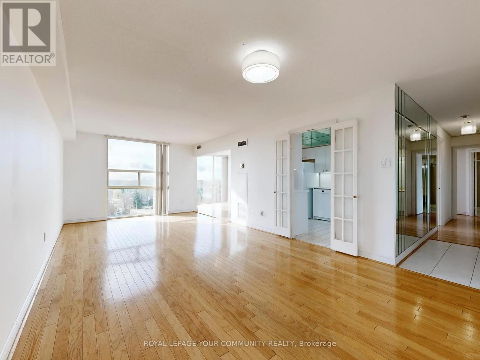 810 - 30 Harding Boulevard W, Richmond Hill, Ontario  L4C 9M3 - Photo 7 - N12588472