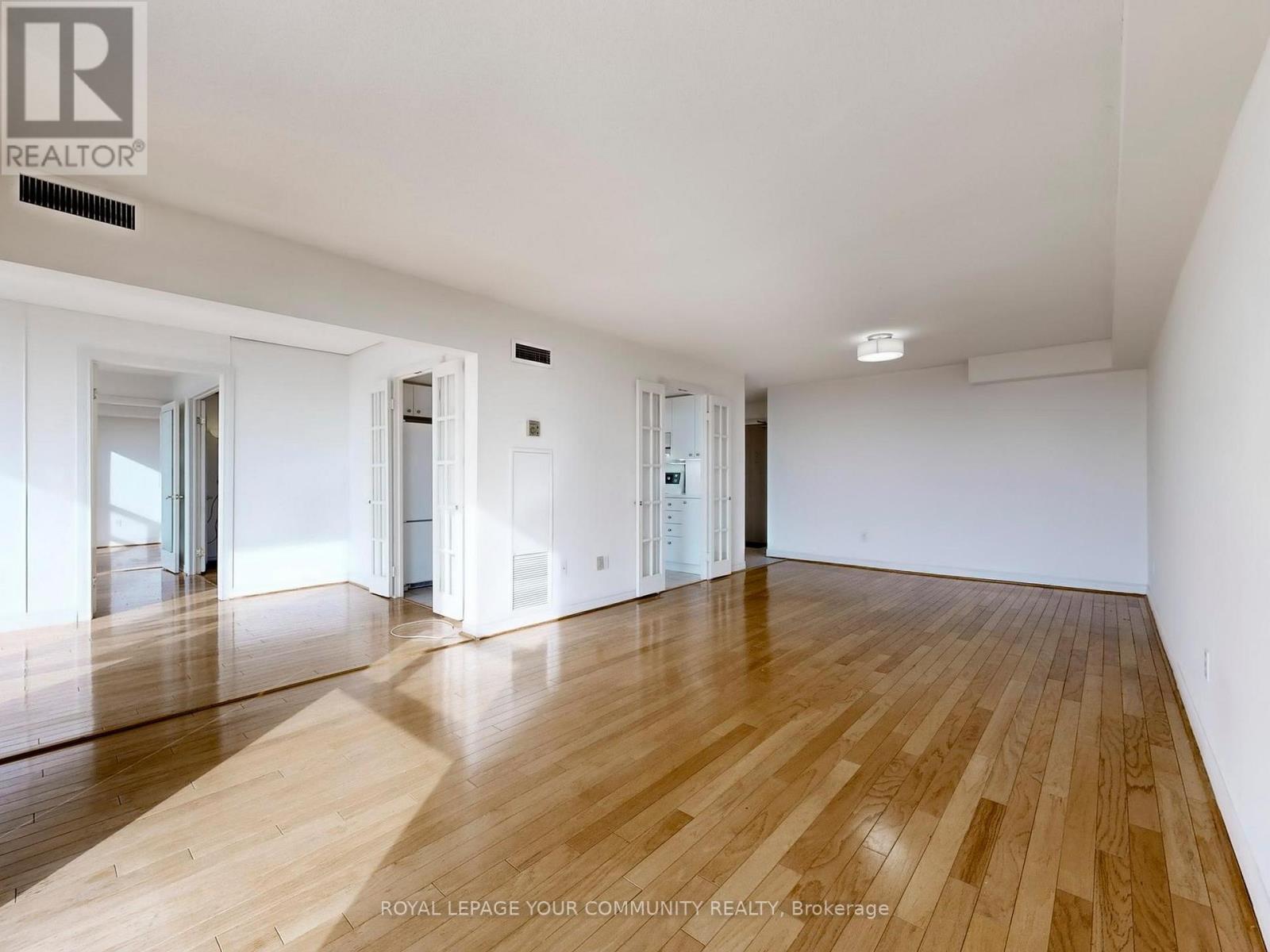 810 - 30 Harding Boulevard W, Richmond Hill, Ontario  L4C 9M3 - Photo 8 - N12588472