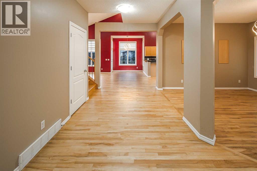 18 Hidden Creek Point Nw, Calgary, Alberta  T3A 6J6 - Photo 5 - A2272344