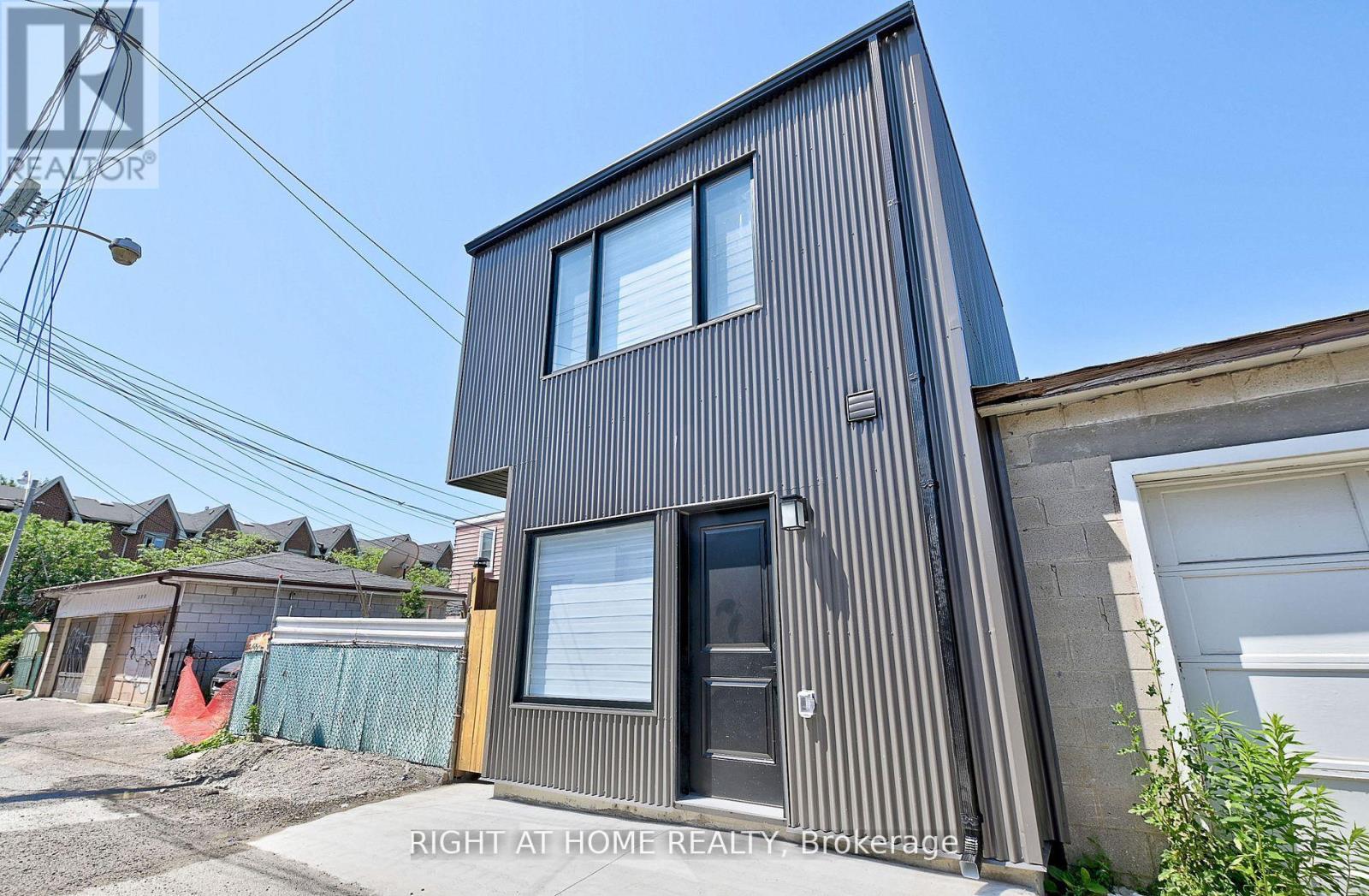 5 - 106 Lappin Avenue, Toronto, Ontario  M6H 1Y4 - Photo 6 - W12588478