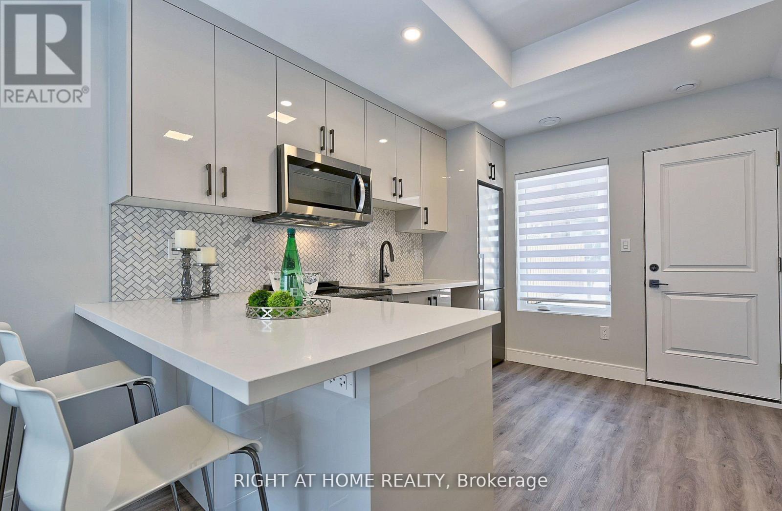 5 - 106 Lappin Avenue, Toronto, Ontario  M6H 1Y4 - Photo 8 - W12588478