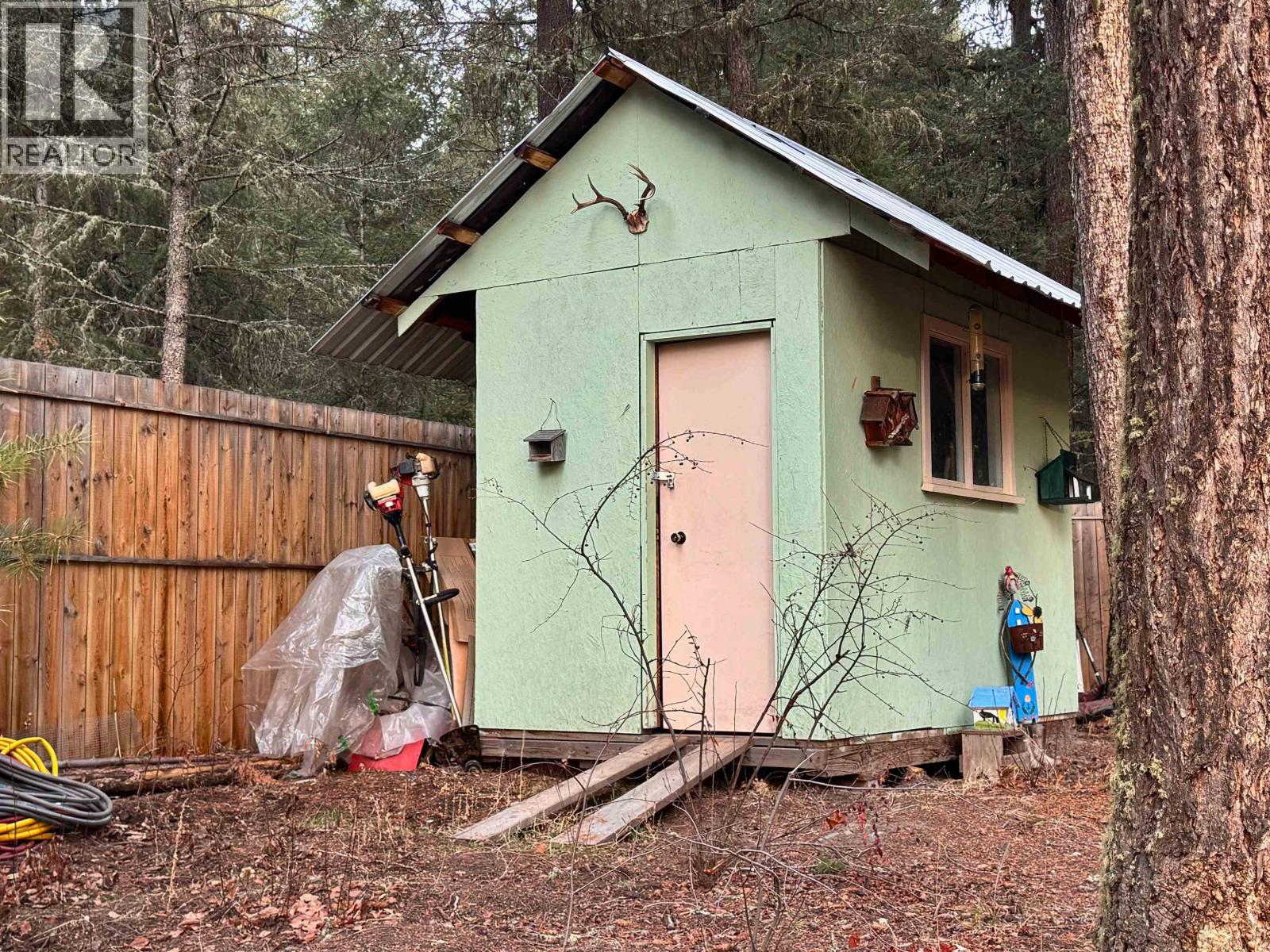 3743 Emerald Crescent, Lac La Hache, British Columbia  V0K 1T0 - Photo 14 - R3071043