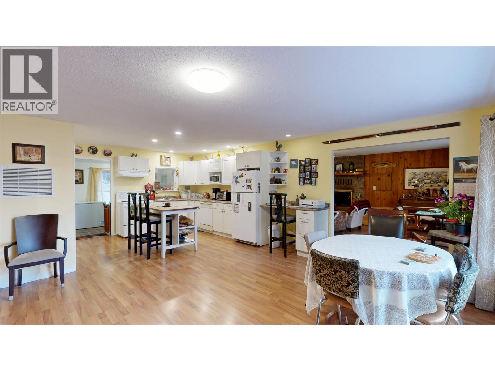 3743 Emerald Crescent, Lac La Hache, British Columbia  V0K 1T0 - Photo 22 - R3071043