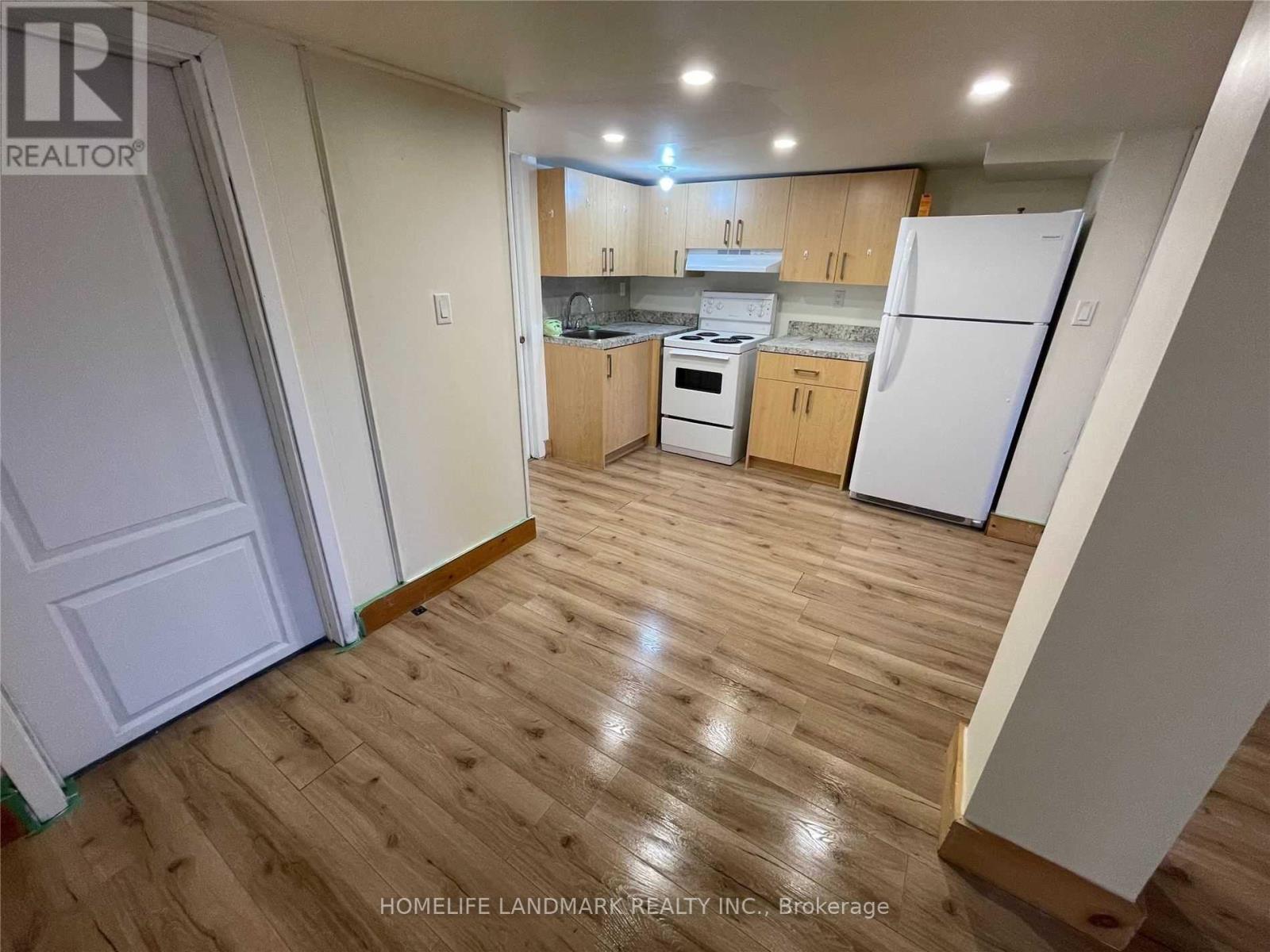 102 Billington Crescent, Toronto, Ontario  M3A 2G6 - Photo 2 - C12441883