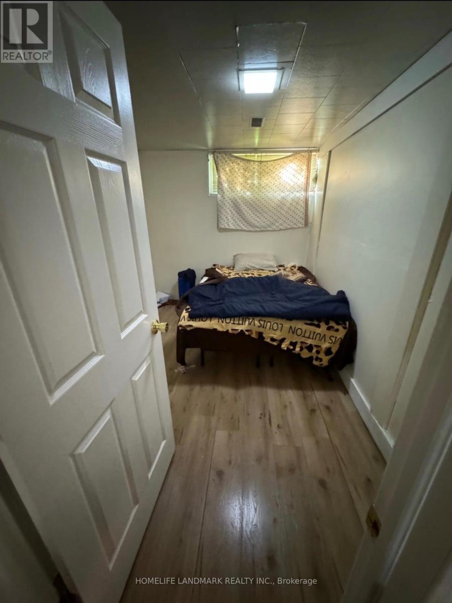 102 Billington Crescent, Toronto, Ontario  M3A 2G6 - Photo 6 - C12441883