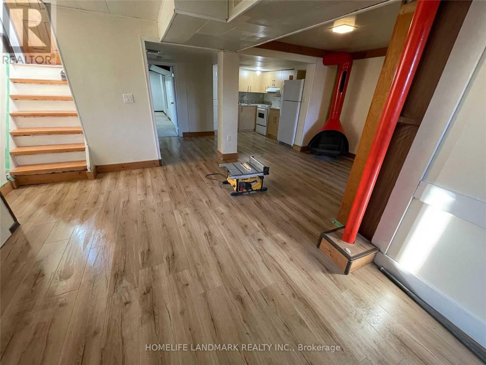 102 BILLINGTON CRESCENT, Toronto, Ontario