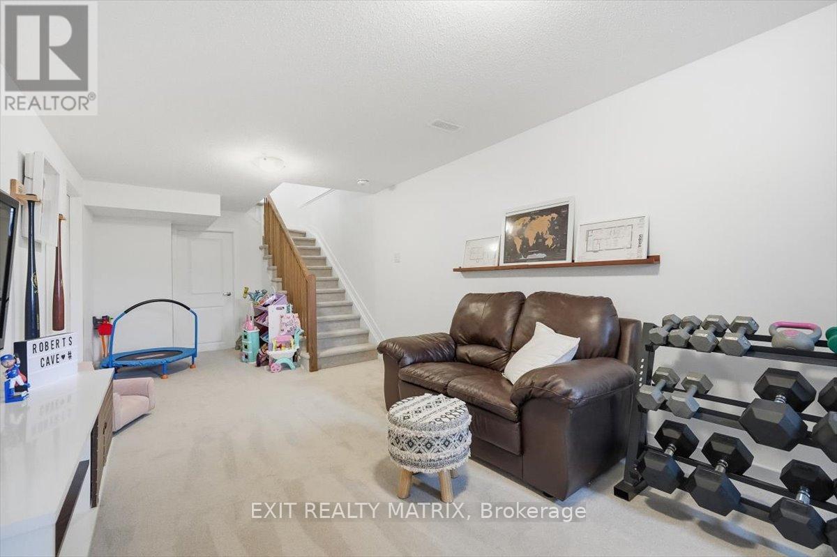 641 Putney Crescent, Ottawa, Ontario  K2S 2N7 - Photo 31 - X12559120