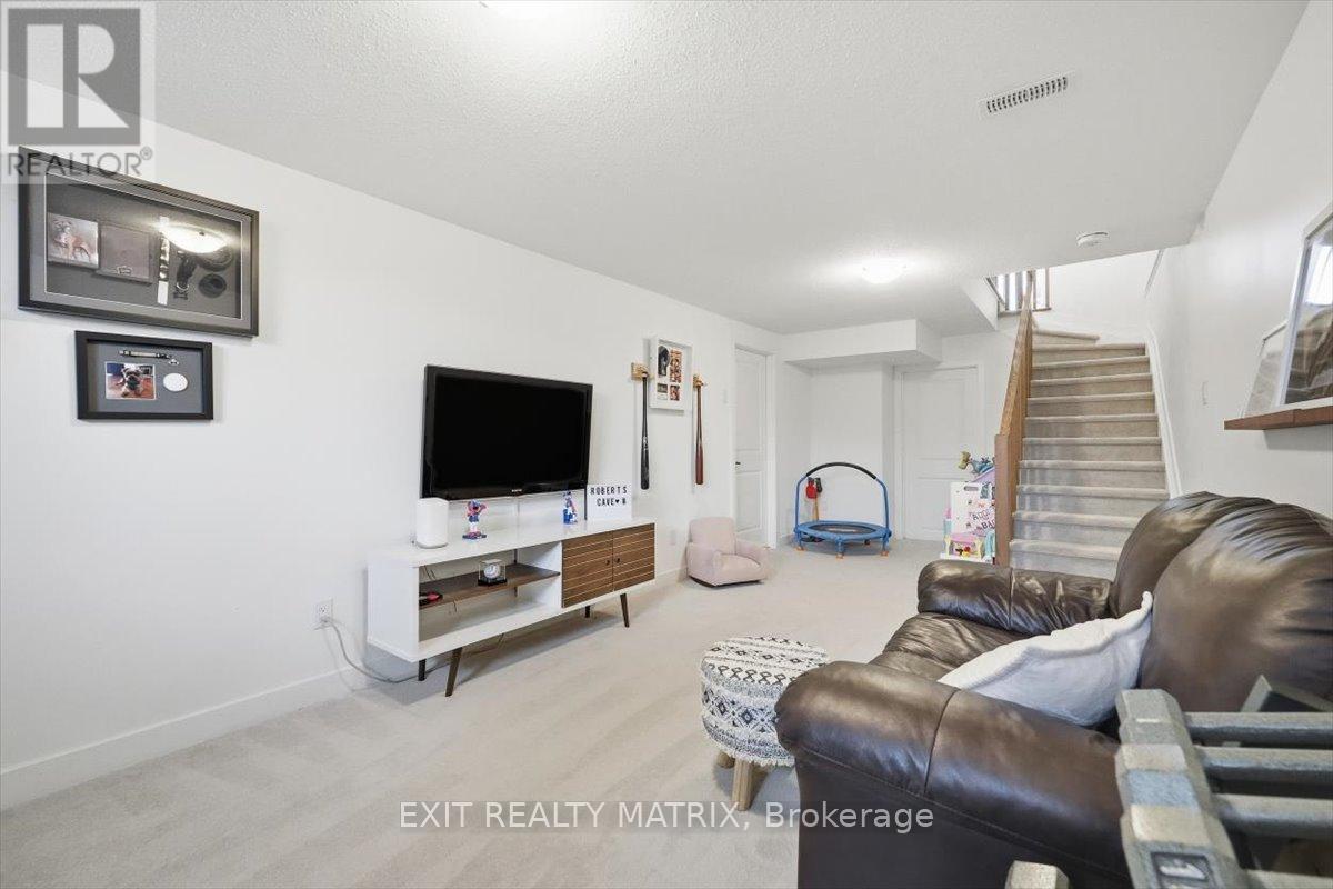 641 Putney Crescent, Ottawa, Ontario  K2S 2N7 - Photo 32 - X12559120