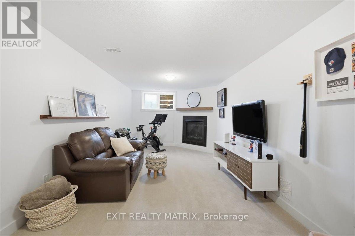 641 Putney Crescent, Ottawa, Ontario  K2S 2N7 - Photo 30 - X12559120