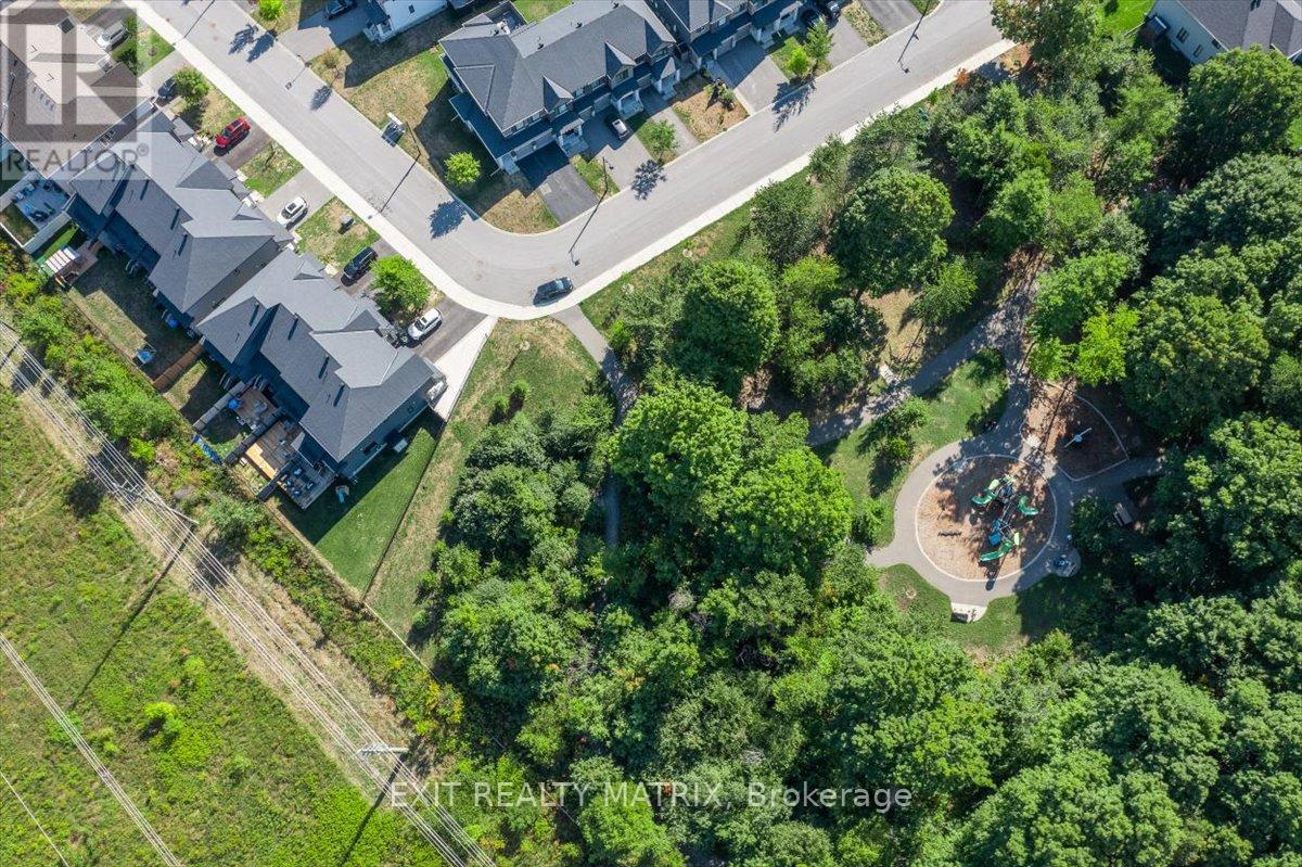 641 Putney Crescent, Ottawa, Ontario  K2S 2N7 - Photo 3 - X12559120