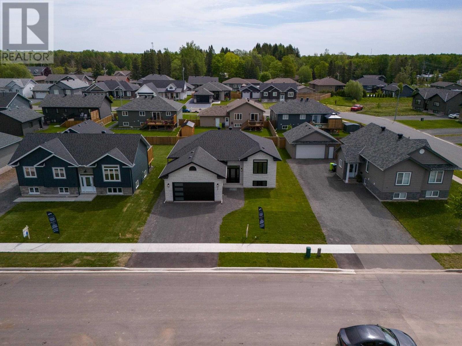 7 Noah Dr, Sault Ste. Marie, Ontario  P6C 6E6 - Photo 4 - SM252634