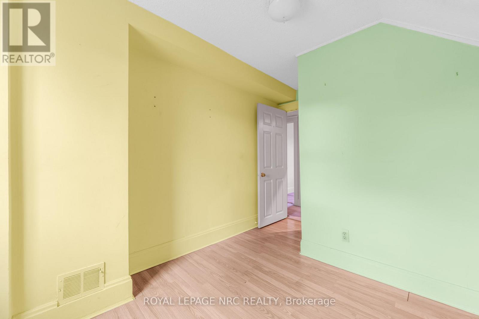 36 Elizabeth Street, St. Catharines, Ontario  L2R 2L4 - Photo 15 - X12588516