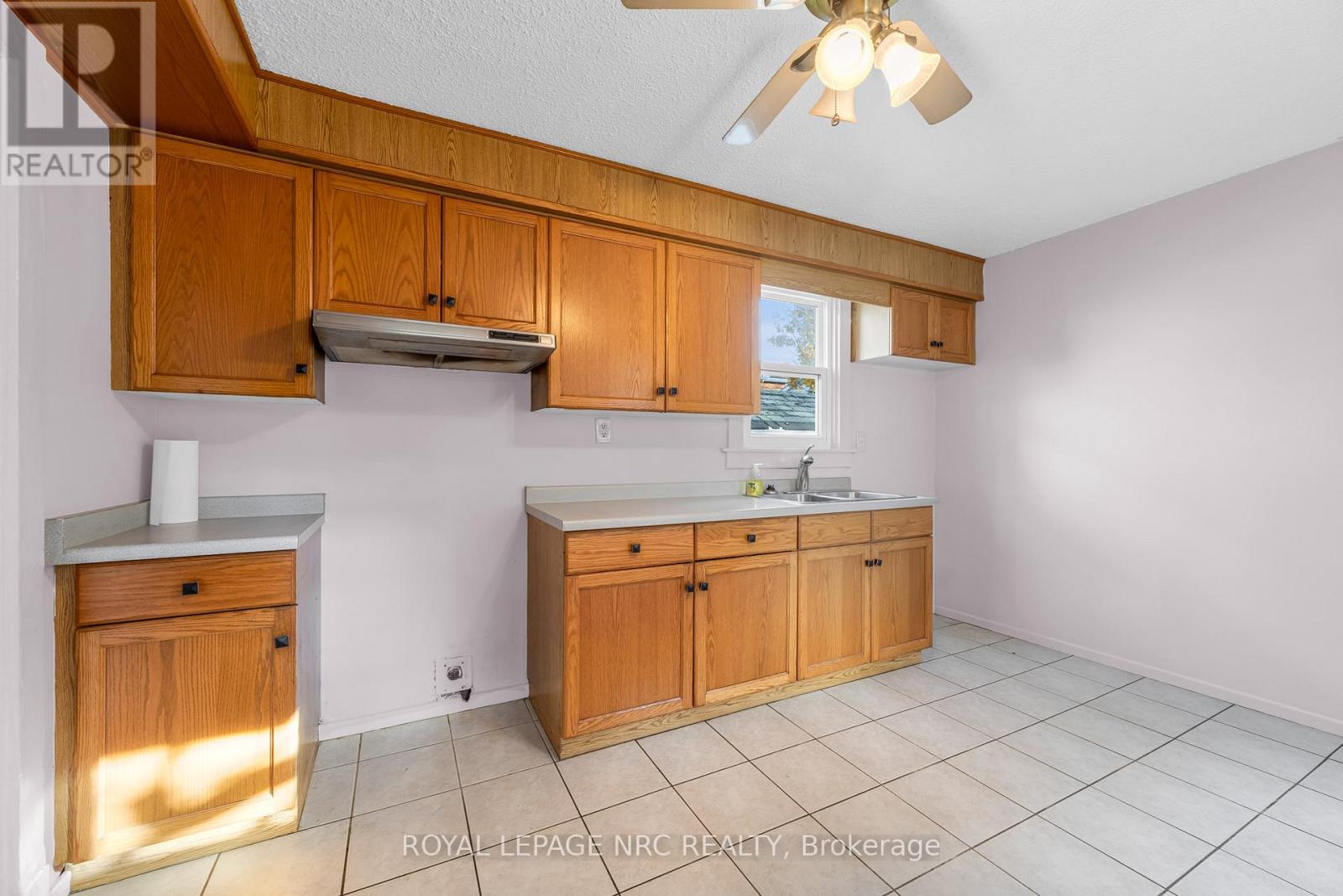 36 Elizabeth Street, St. Catharines, Ontario  L2R 2L4 - Photo 2 - X12588516