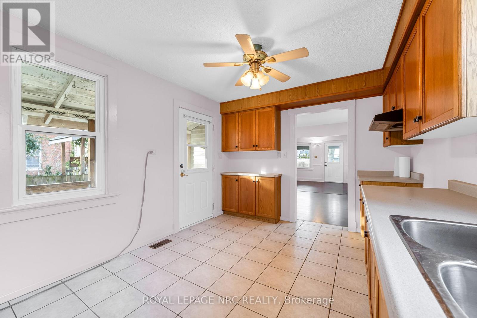 36 Elizabeth Street, St. Catharines, Ontario  L2R 2L4 - Photo 3 - X12588516