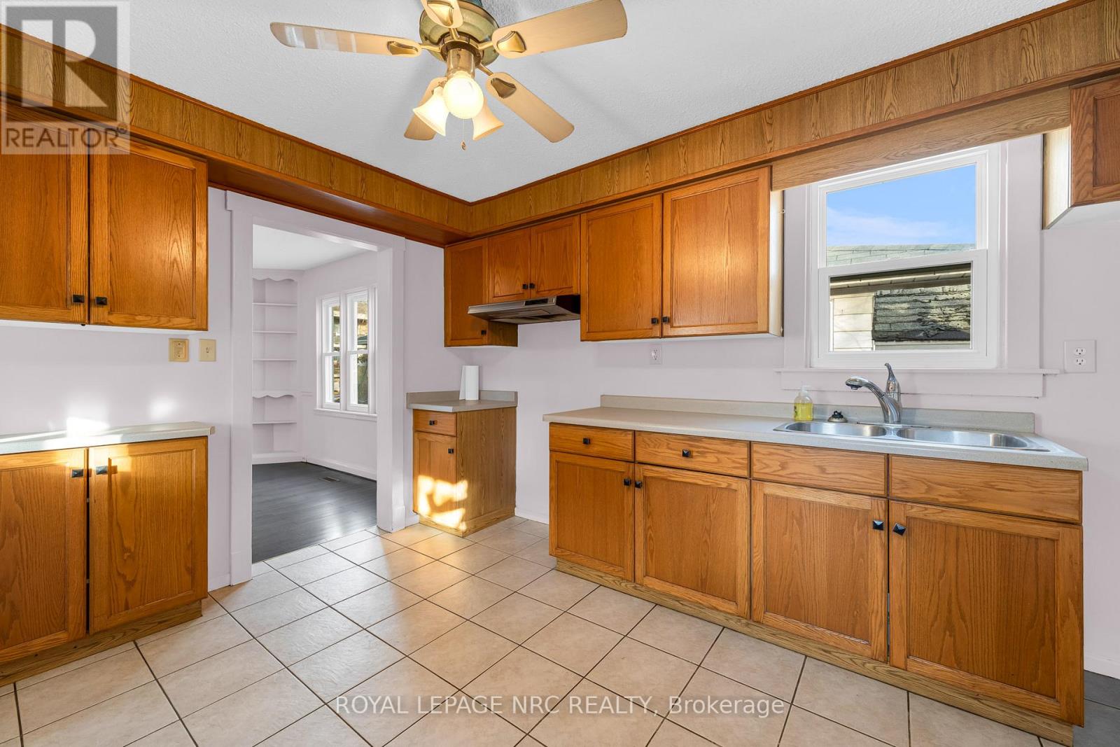 36 Elizabeth Street, St. Catharines, Ontario  L2R 2L4 - Photo 4 - X12588516