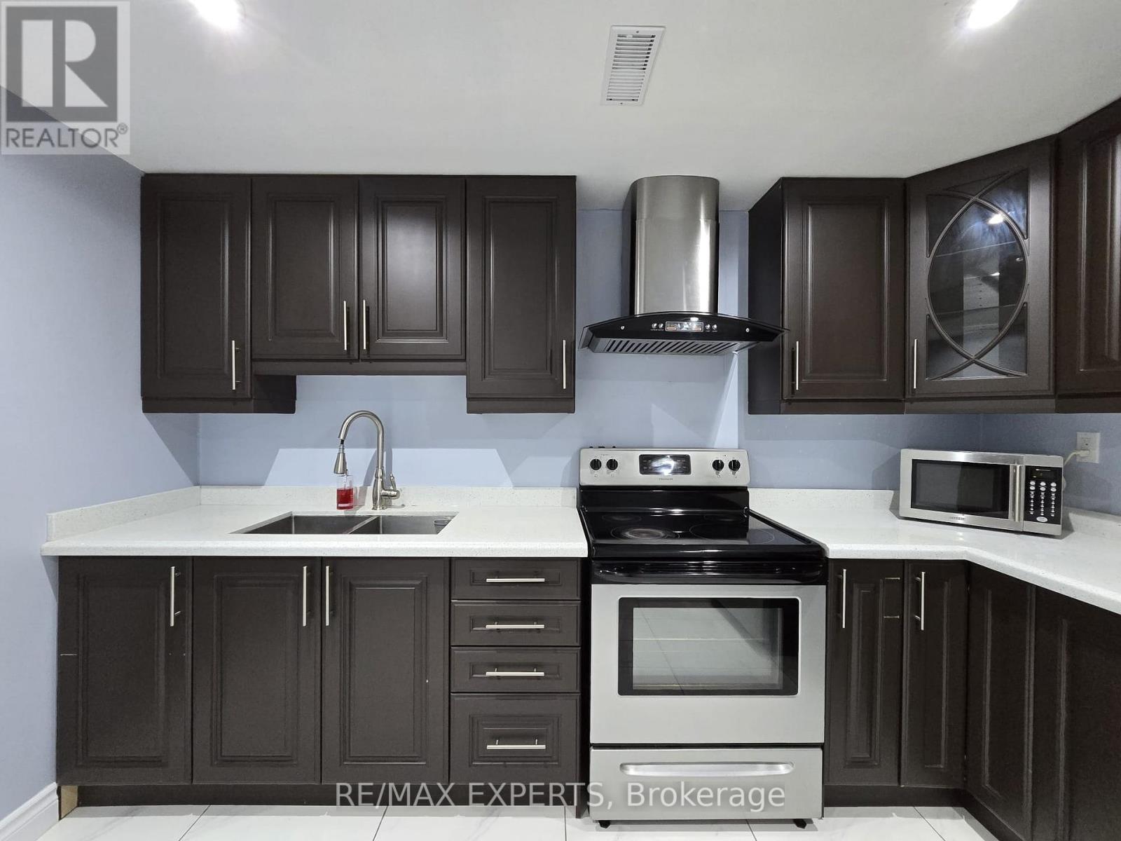 46 Gwillimbury Drive, Bradford West Gwillimbury, Ontario  L3Z 0A8 - Photo 6 - N12588492