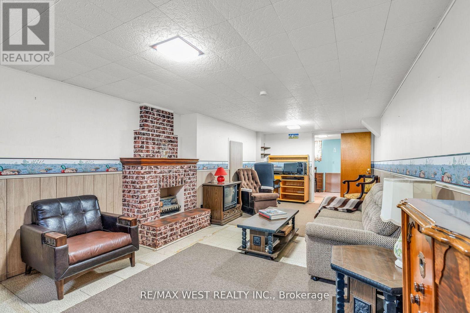 90 Napier Street, Vaughan, Ontario  L0J 1C0 - Photo 4 - N12588510