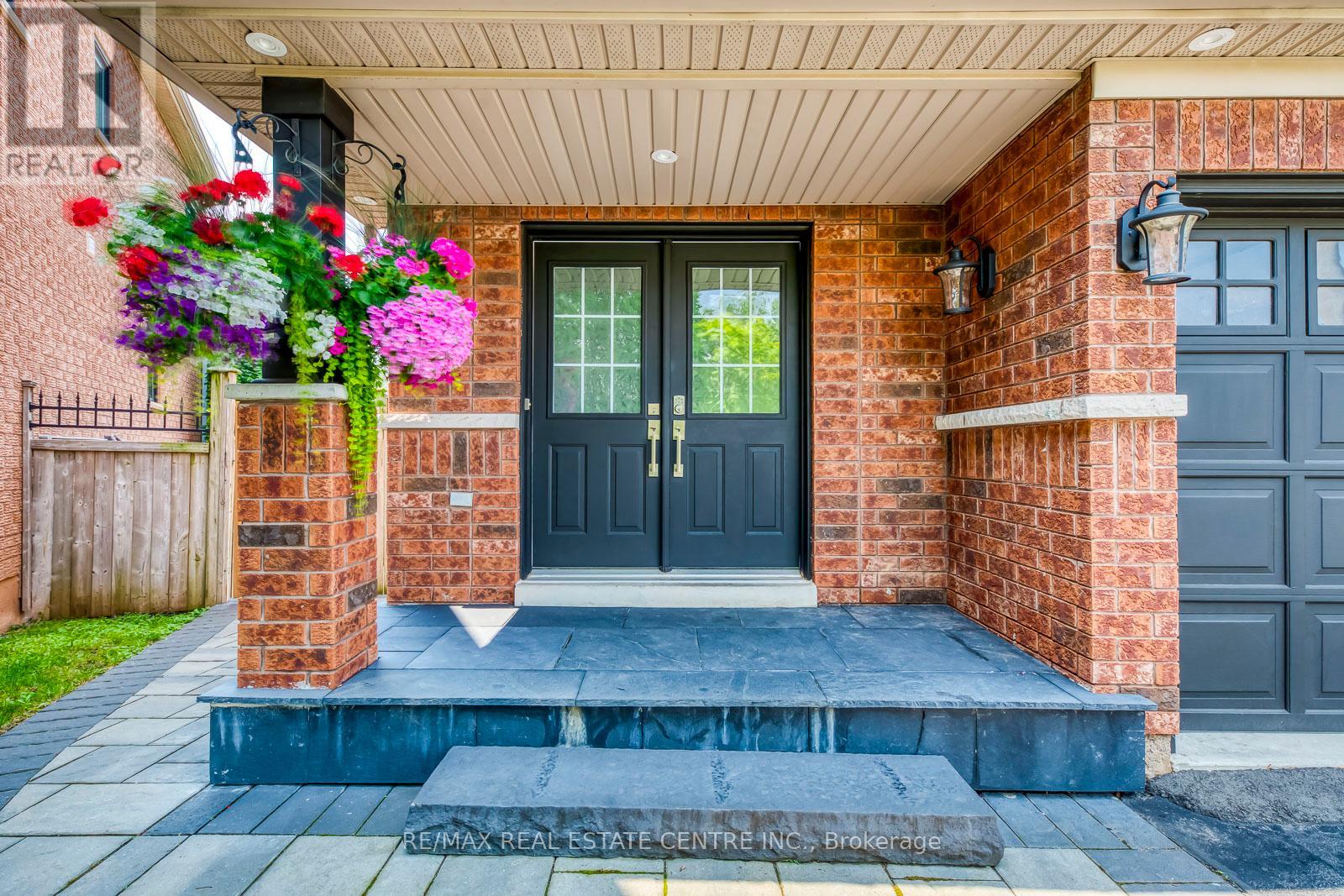 5360 Cachet Crescent, Burlington, Ontario  L7L 7N6 - Photo 4 - W12482097