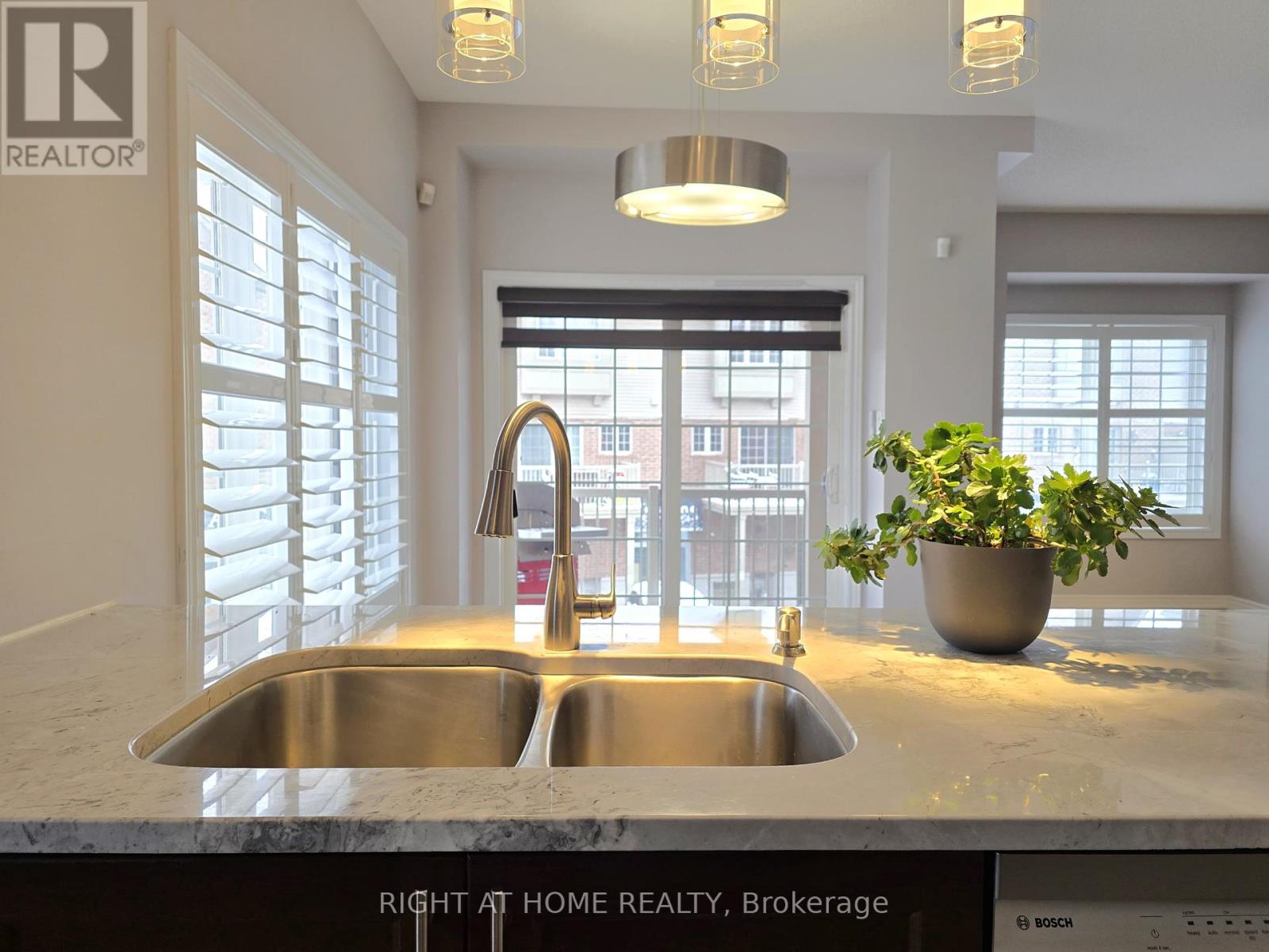 96 - 1401 Plains Road E, Burlington, Ontario  L7R 0C2 - Photo 10 - W12588500