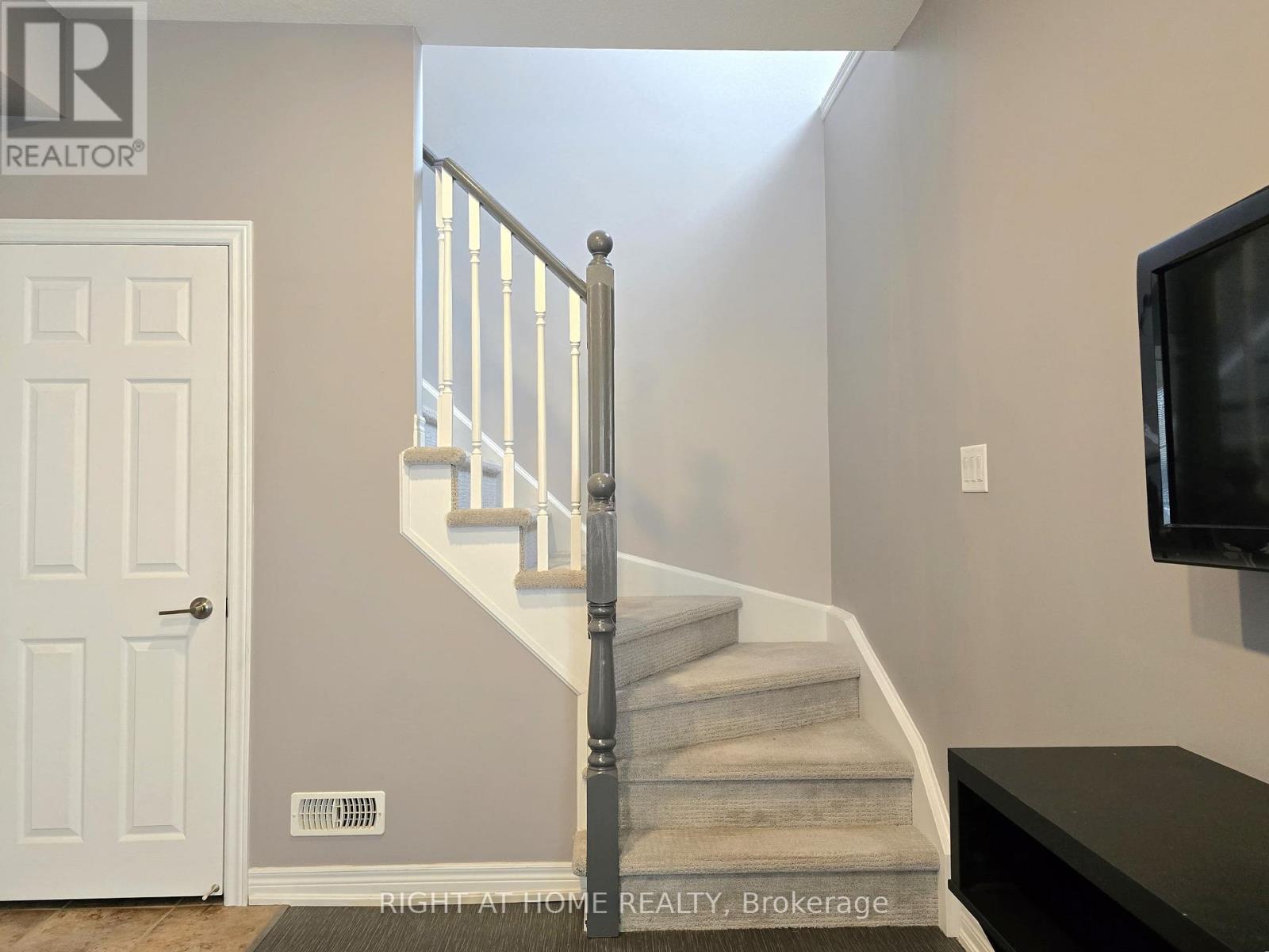 96 - 1401 Plains Road E, Burlington, Ontario  L7R 0C2 - Photo 6 - W12588500