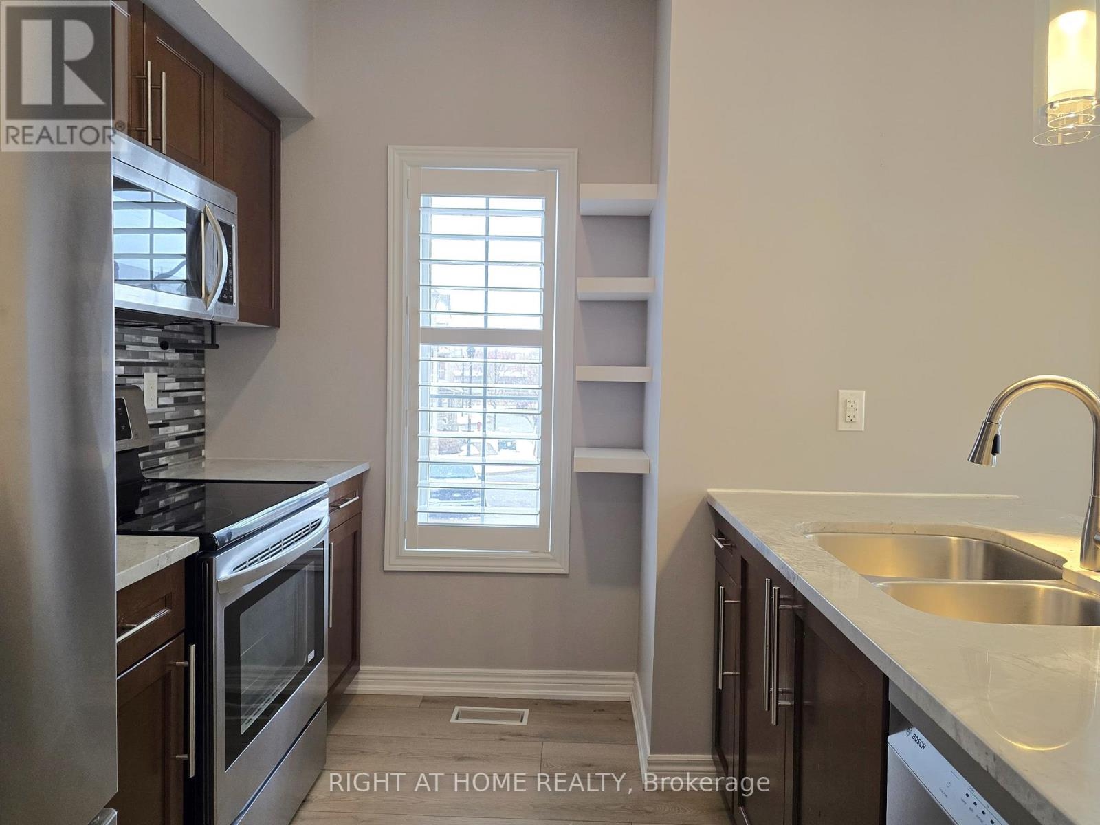 96 - 1401 Plains Road E, Burlington, Ontario  L7R 0C2 - Photo 8 - W12588500