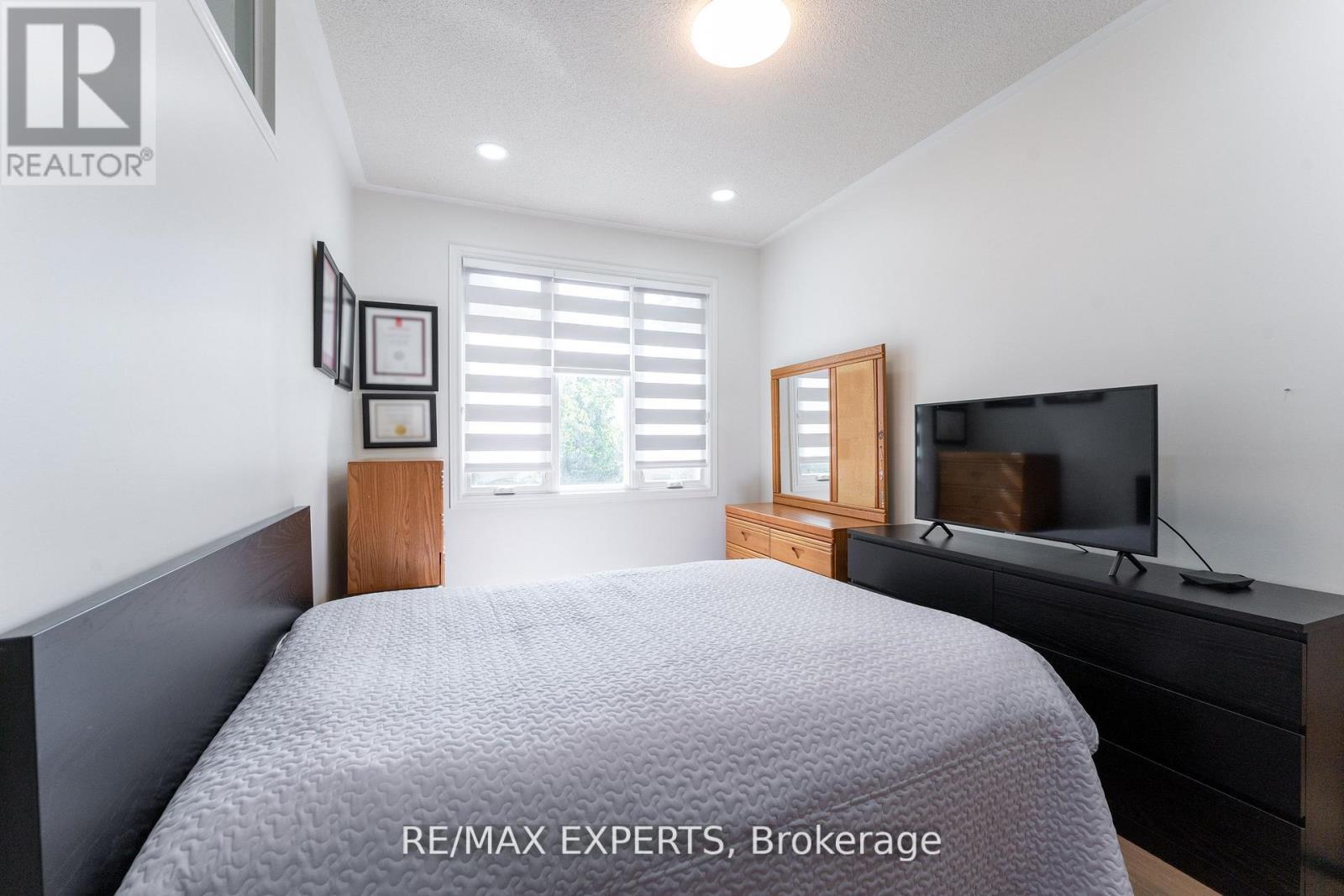 39 Softneedle Avenue, Brampton, Ontario  L6R 1K4 - Photo 17 - W12588502