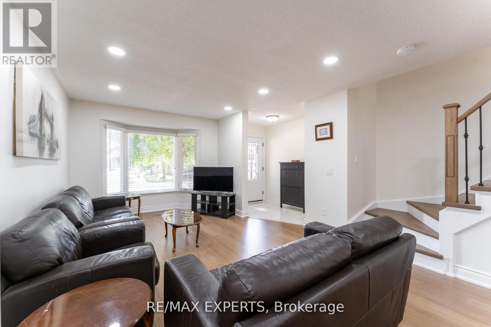 39 Softneedle Avenue, Brampton, Ontario  L6R 1K4 - Photo 5 - W12588502