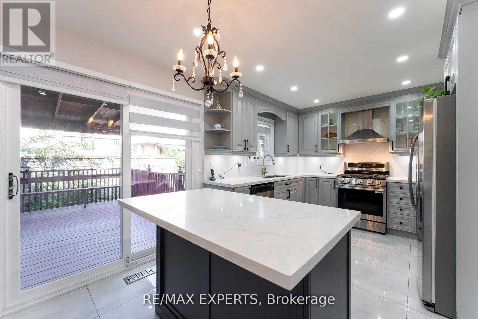 39 Softneedle Avenue, Brampton, Ontario  L6R 1K4 - Photo 8 - W12588502