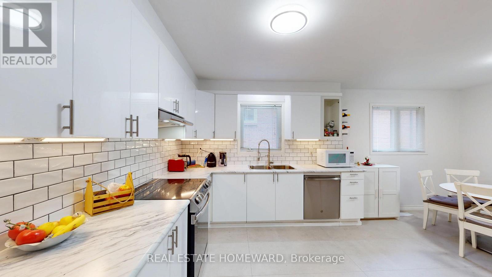 112 Benjamin Boake Trail, Toronto, Ontario  M3J 3C4 - Photo 2 - W12588504