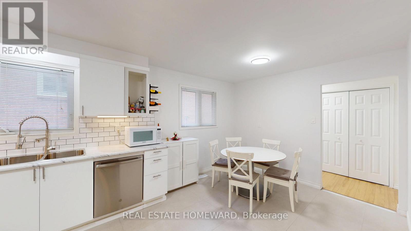 112 Benjamin Boake Trail, Toronto, Ontario  M3J 3C4 - Photo 4 - W12588504