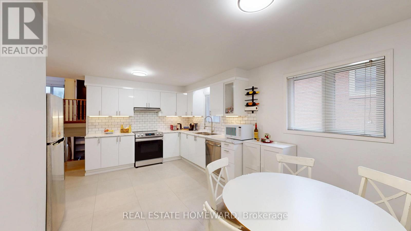 112 Benjamin Boake Trail, Toronto, Ontario  M3J 3C4 - Photo 5 - W12588504