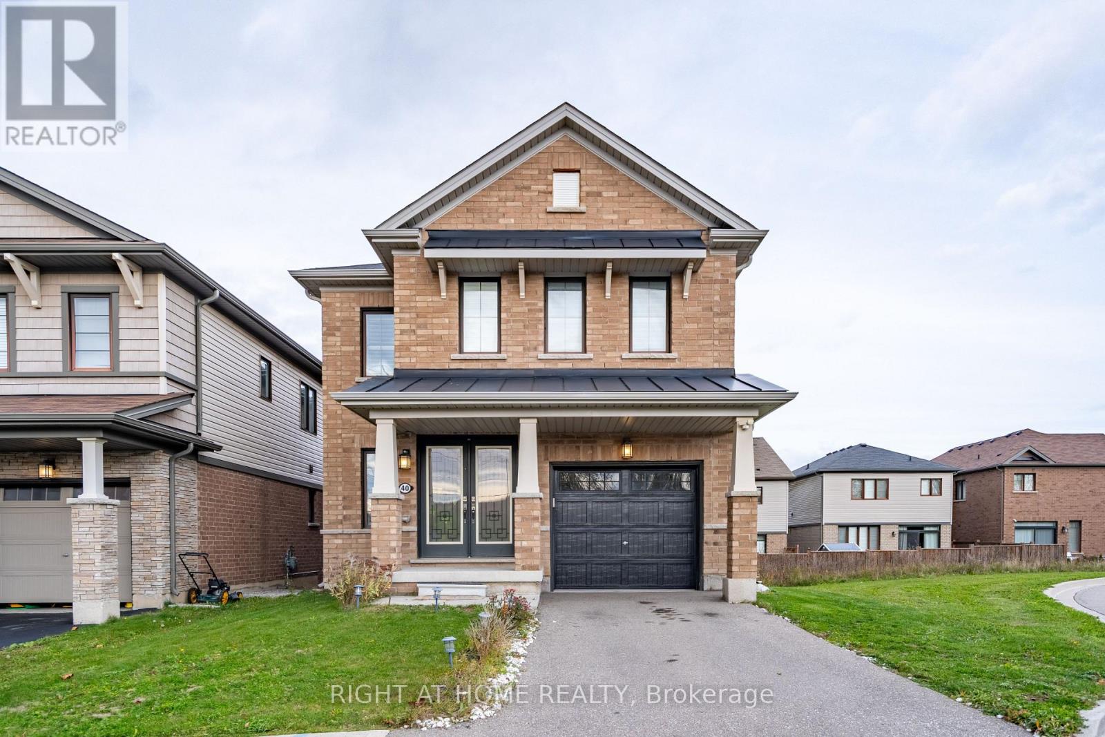 40 HEDGES CRESCENT, Hamilton, Ontario