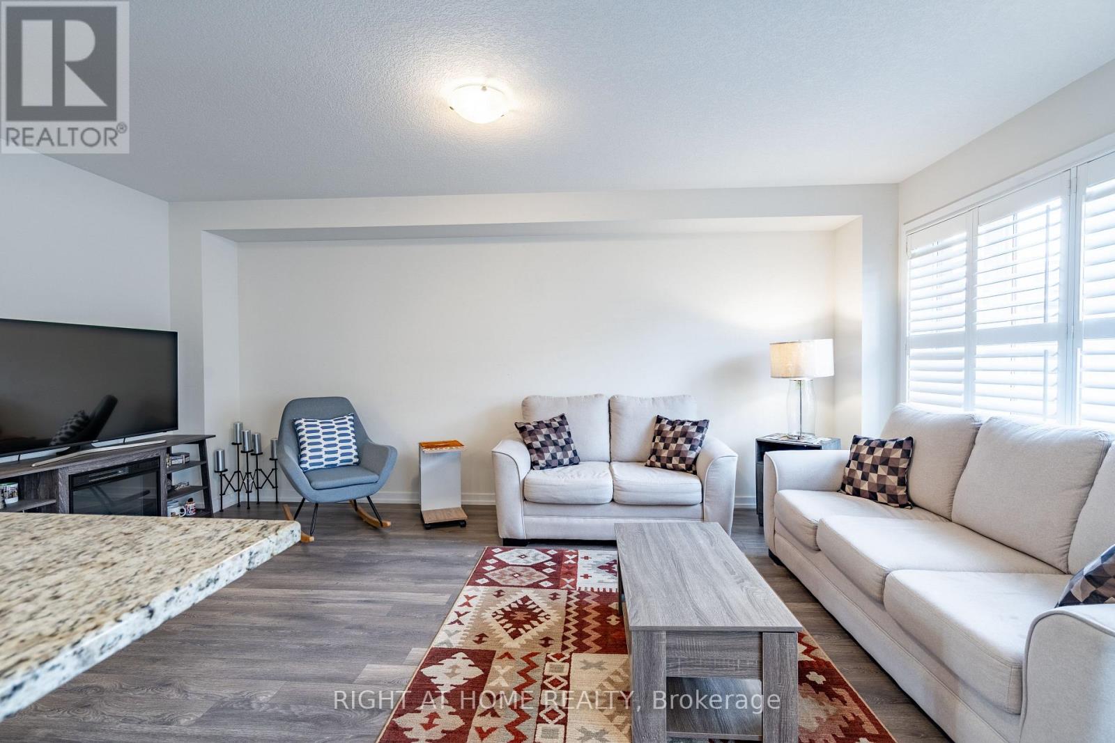 40 Hedges Crescent, Hamilton, Ontario  L8J 0K8 - Photo 10 - X12588494