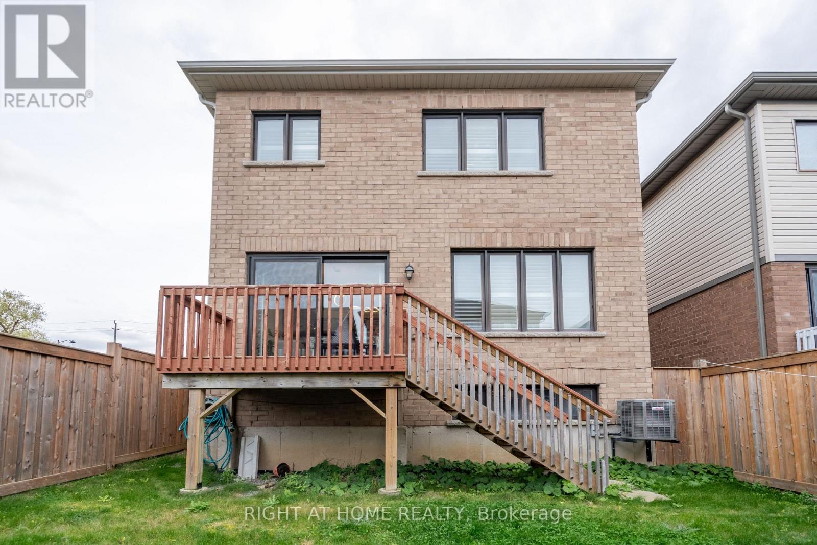 40 Hedges Crescent, Hamilton, Ontario  L8J 0K8 - Photo 7 - X12588494