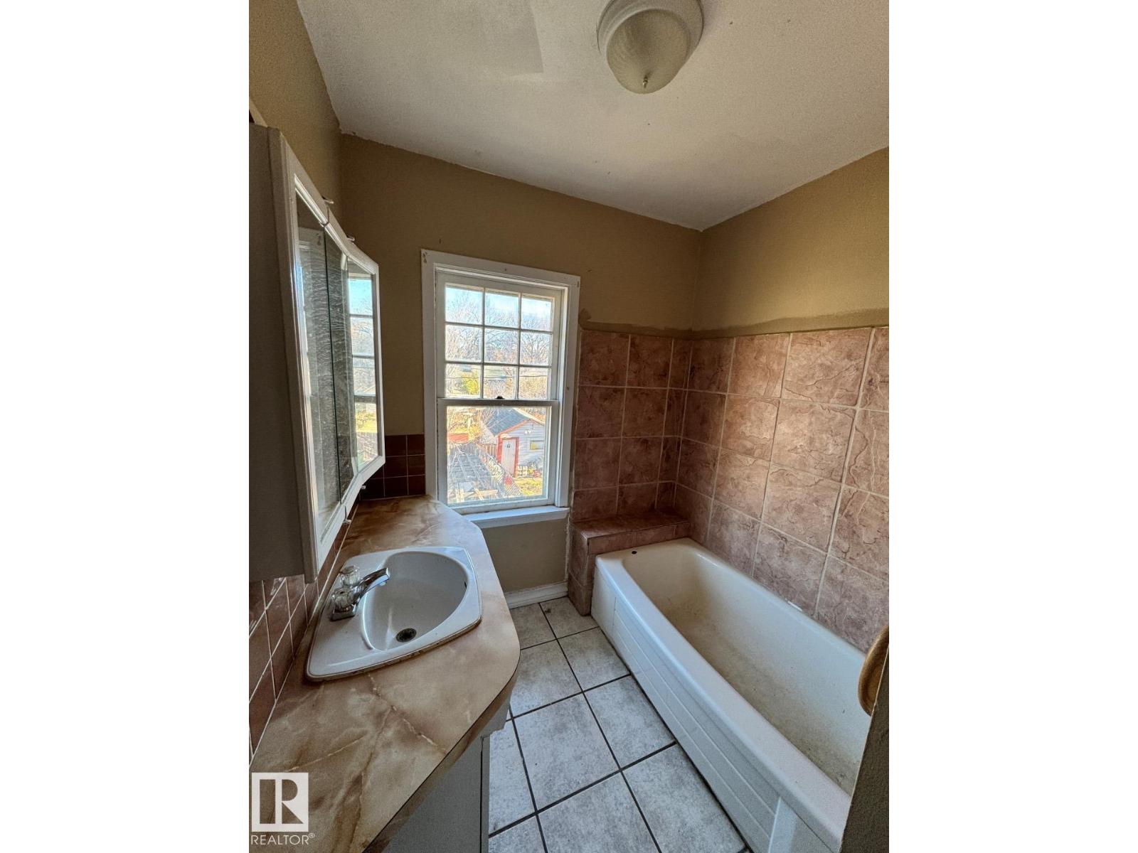 11251 86 St Nw, Edmonton, Alberta  T5B 3H7 - Photo 17 - E4466682