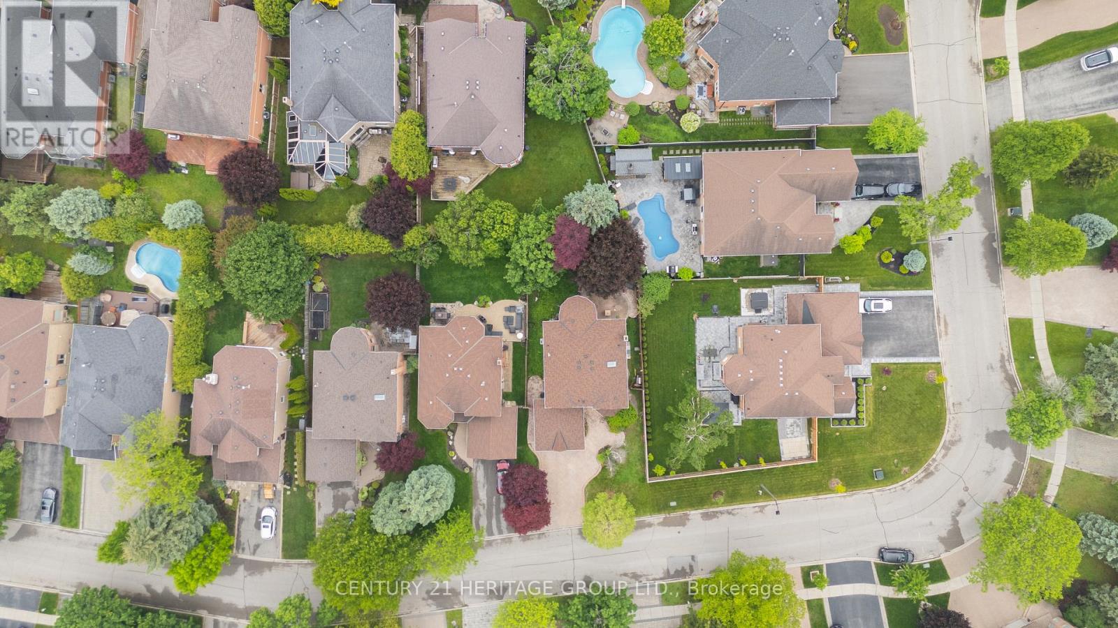 27 Charing Crescent, Aurora, Ontario  L4G 6P4 - Photo 3 - N12588544